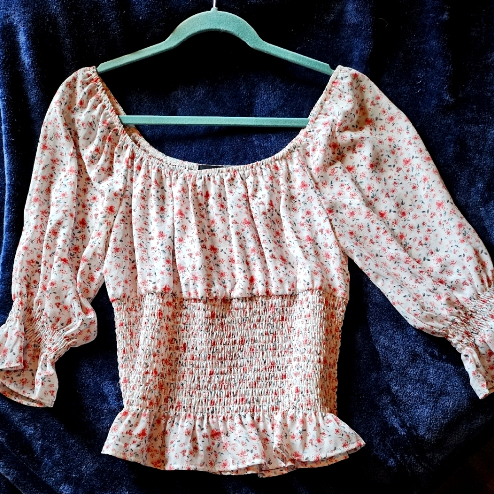 Pretty and Feminine Boutique Blouse